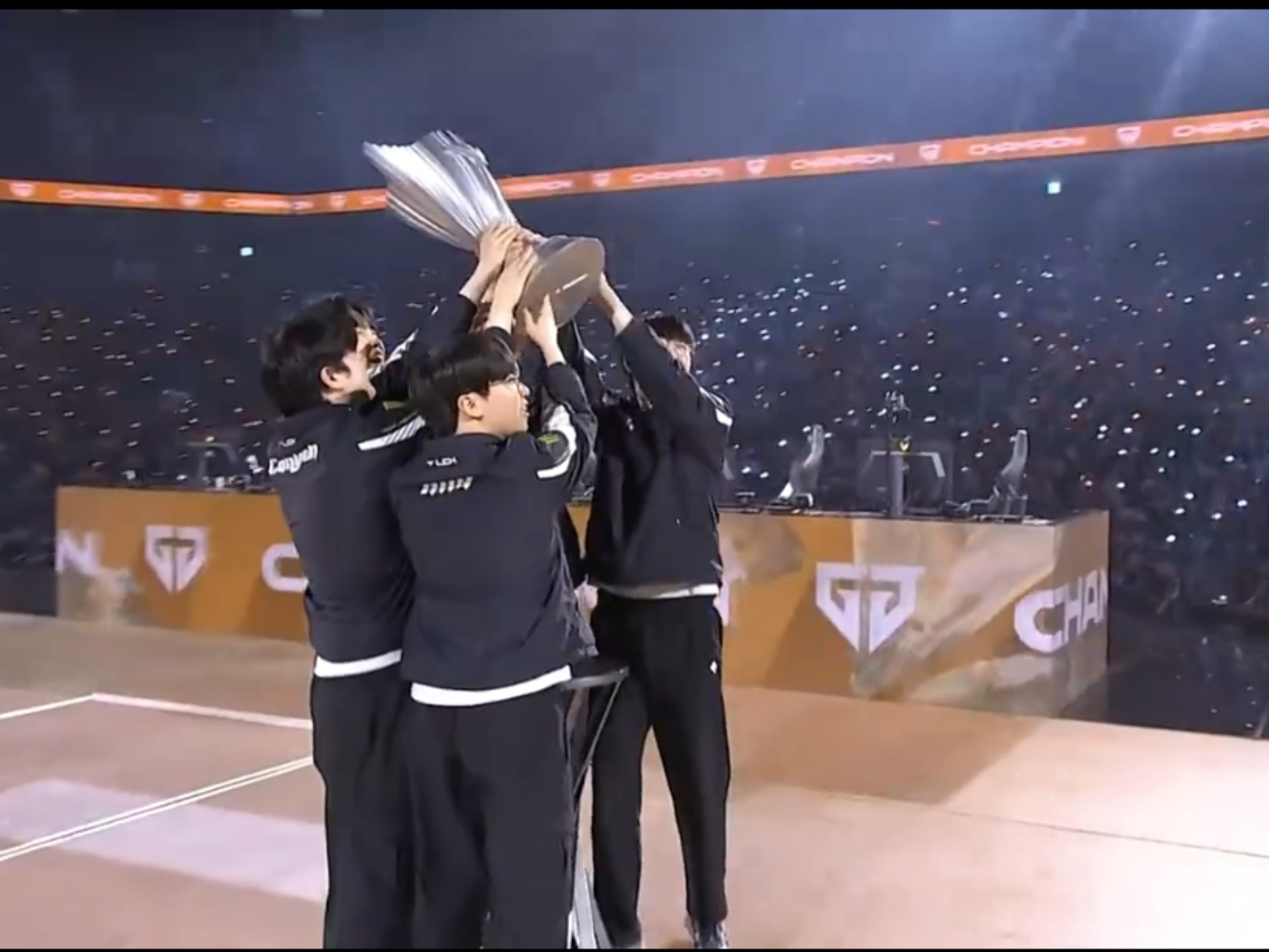 九游体育-最后一搏！冠军战将谁捧起奖杯？的简单介绍