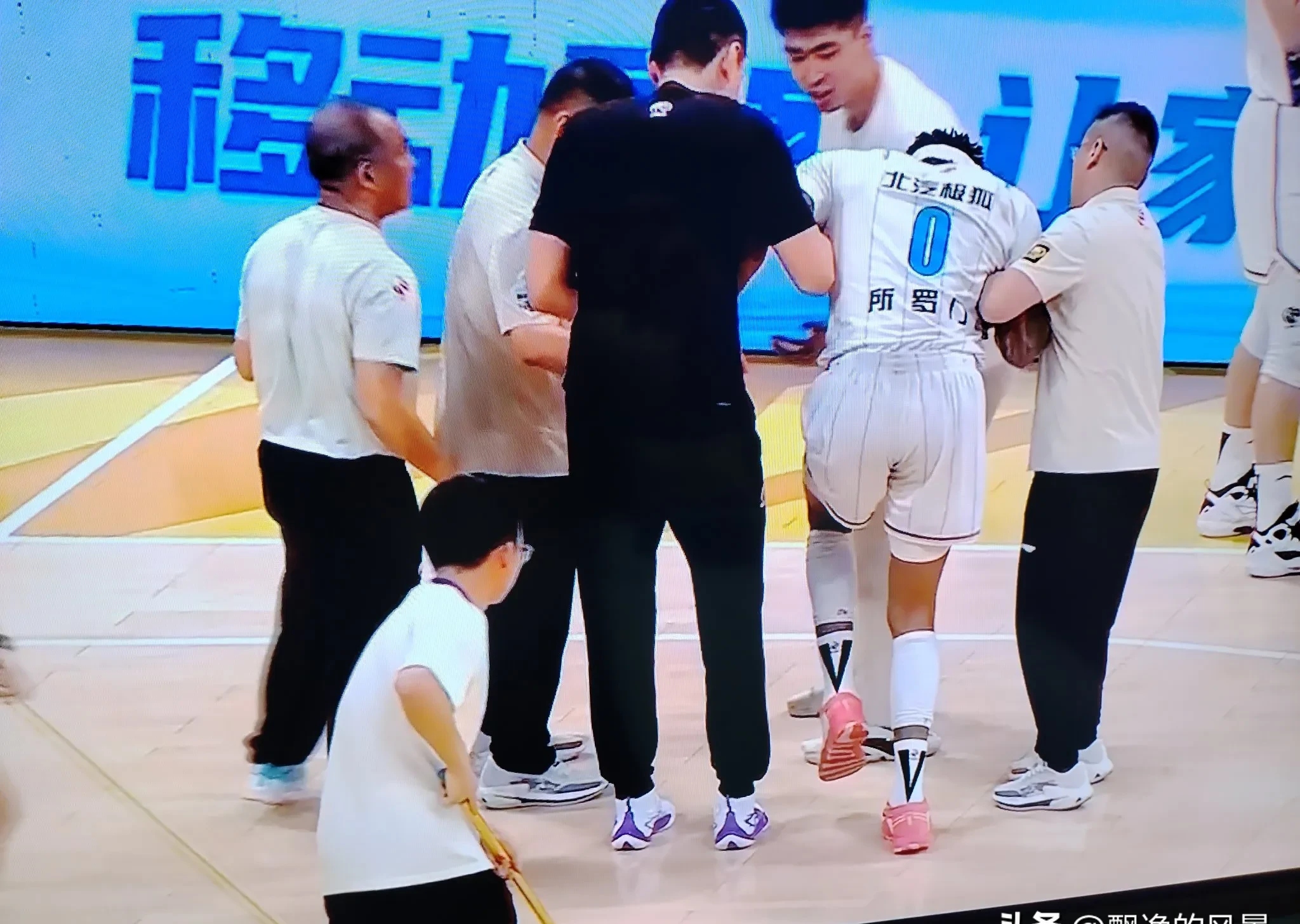 湖南队成功击败对手，稳坐领先位置