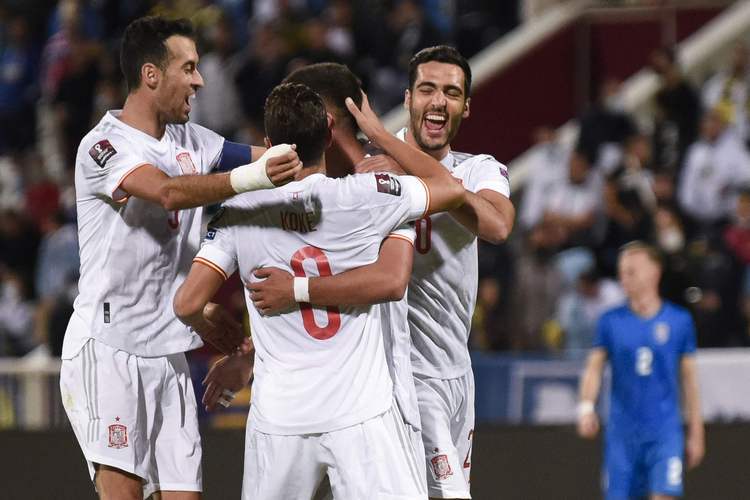 冰岛队在主场比赛中战胜摩洛哥队