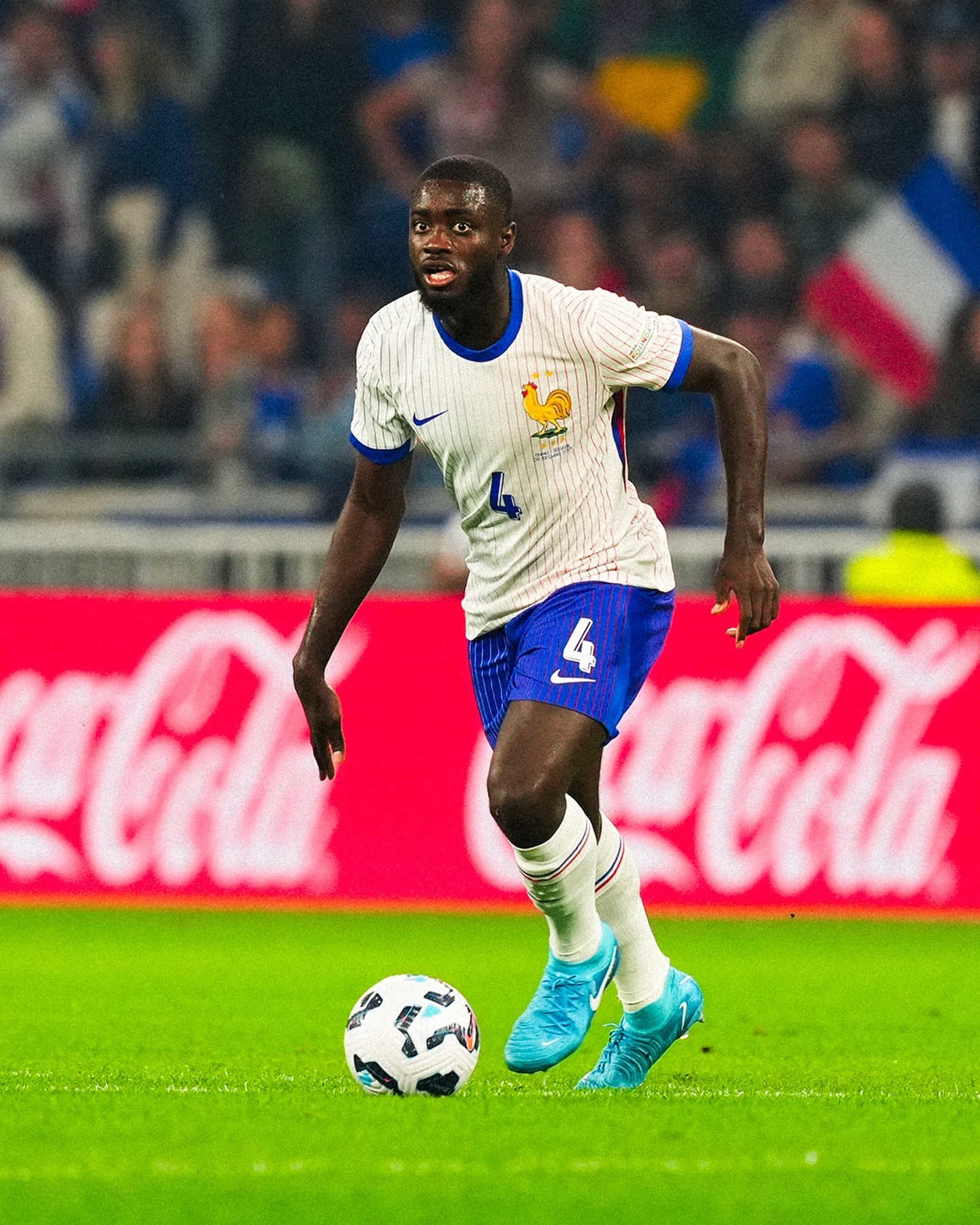 九游APP-球员们在比赛中展现出超强的个人能力