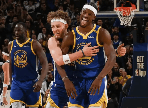 勇士双核联手出击，球队战术轮转得当