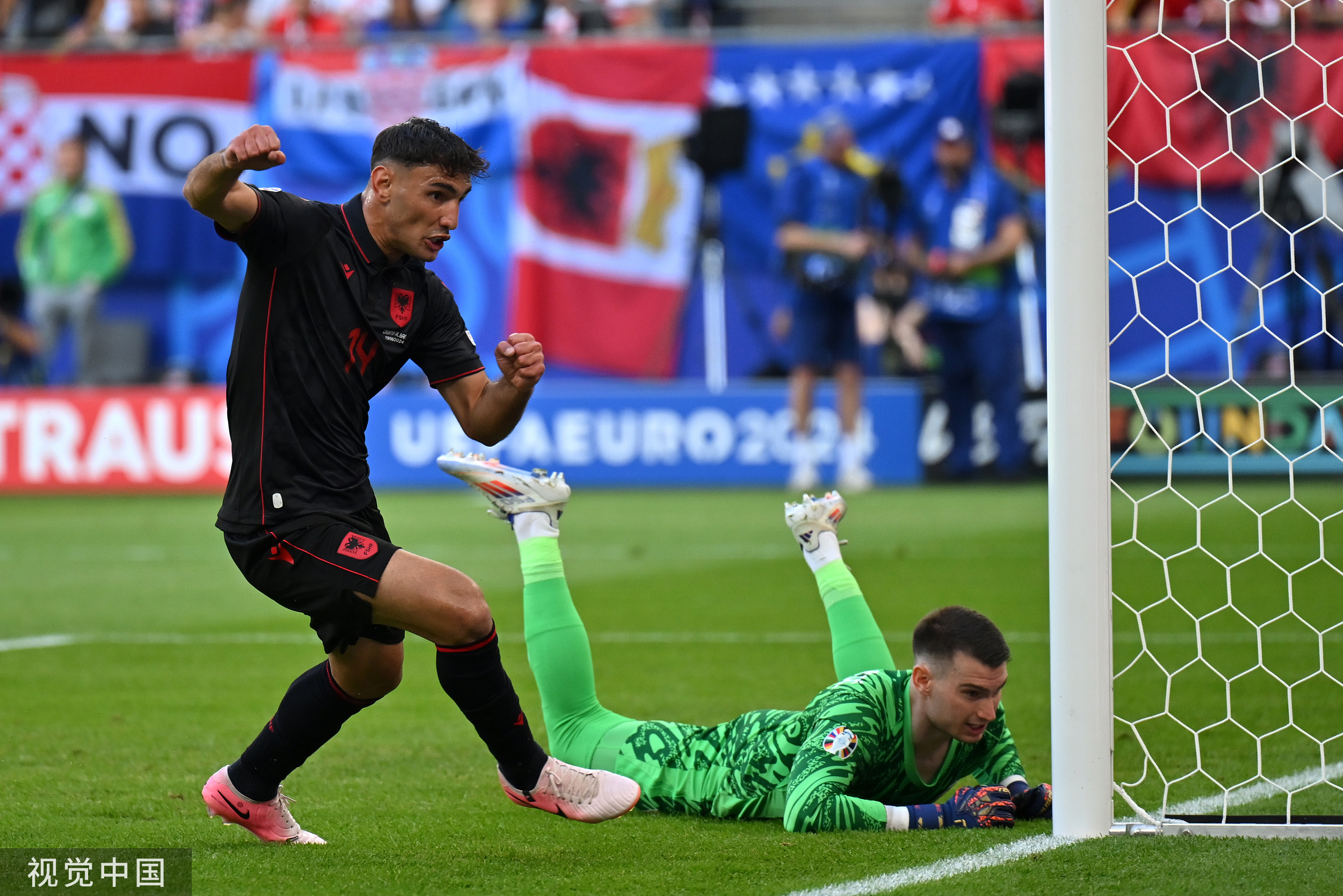 九游体育官方入口-克罗地亚队狂胜，闯入下一轮比赛