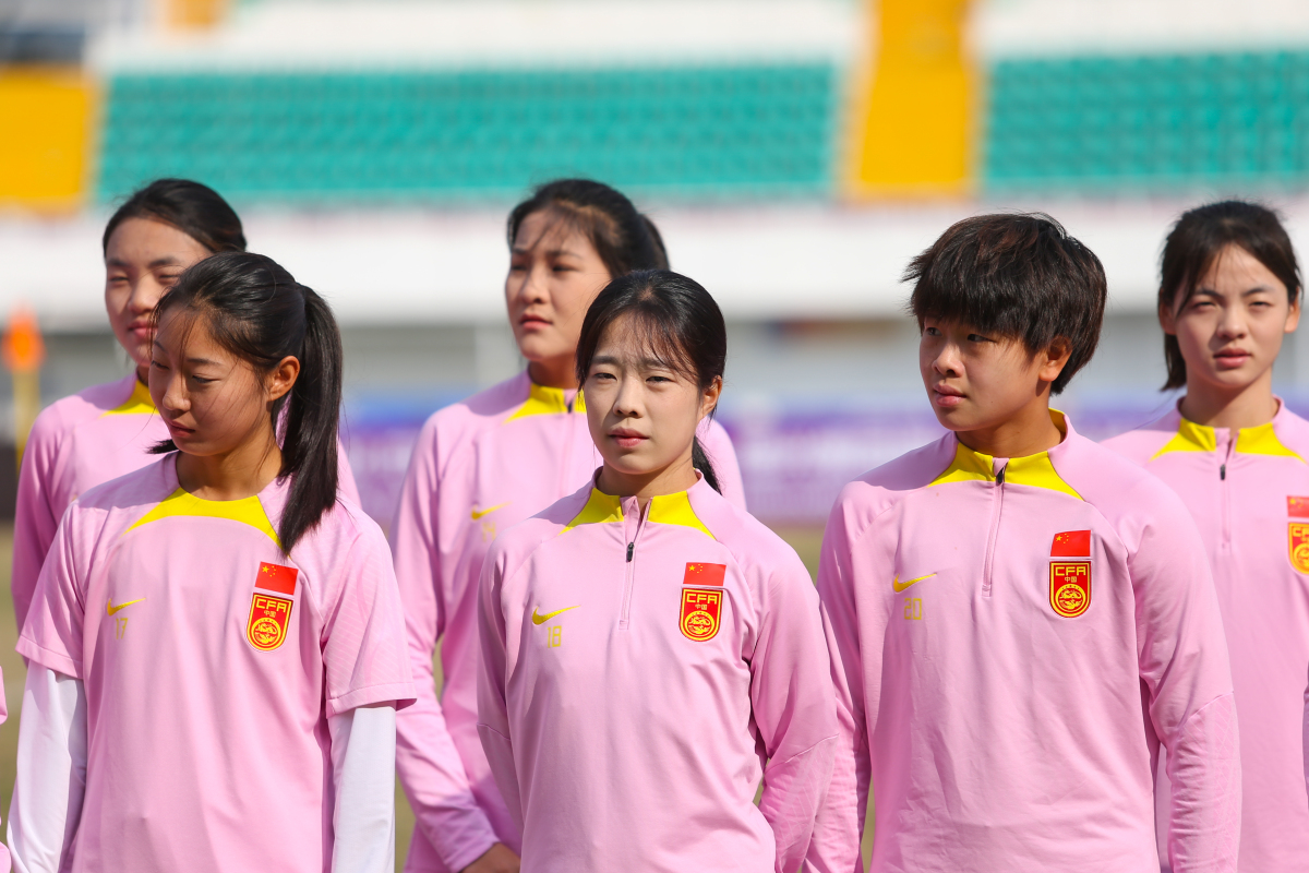 关于激烈比拼！中国女足队员在比赛中展现出色的信息