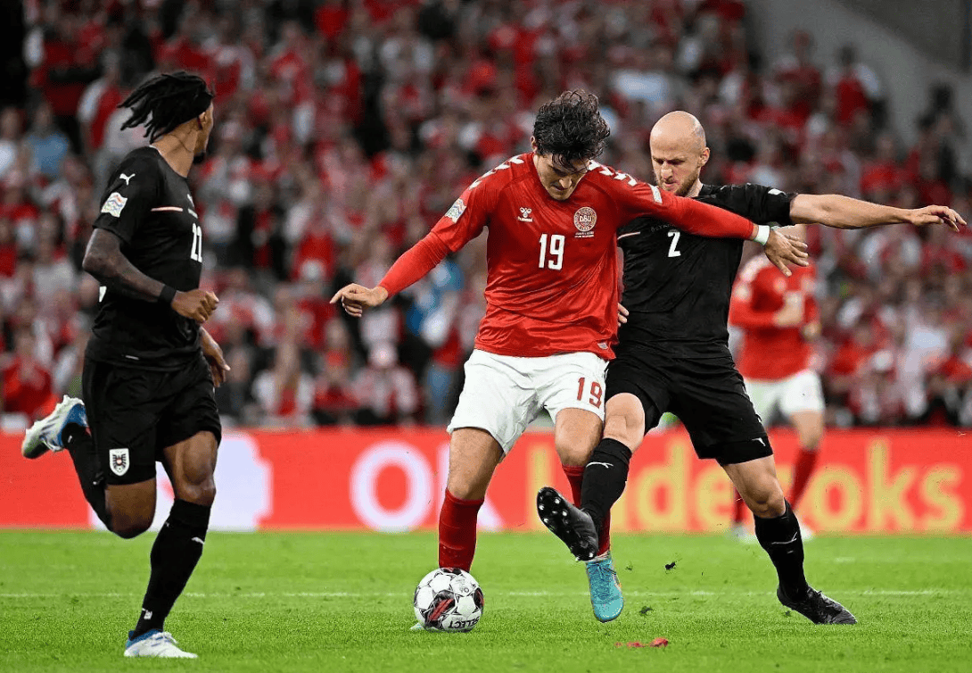 荷兰队惊险战平乌克兰！欧洲杯小组赛成最大赢家的简单介绍