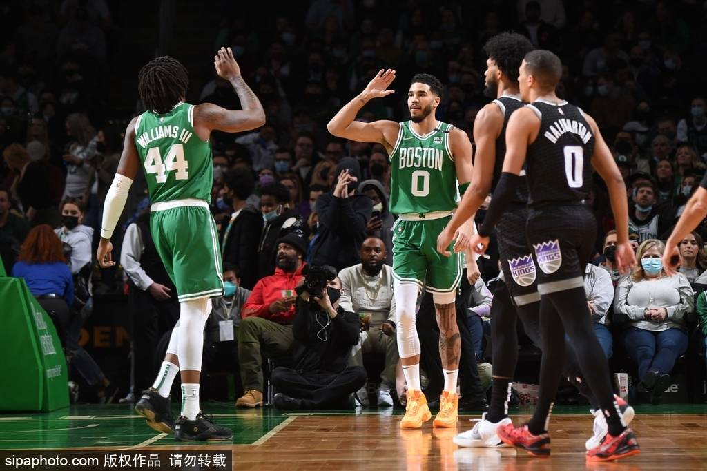 青岛队逆转国王,塔图姆带队取胜 青岛队逆转国王,塔图姆带队取胜