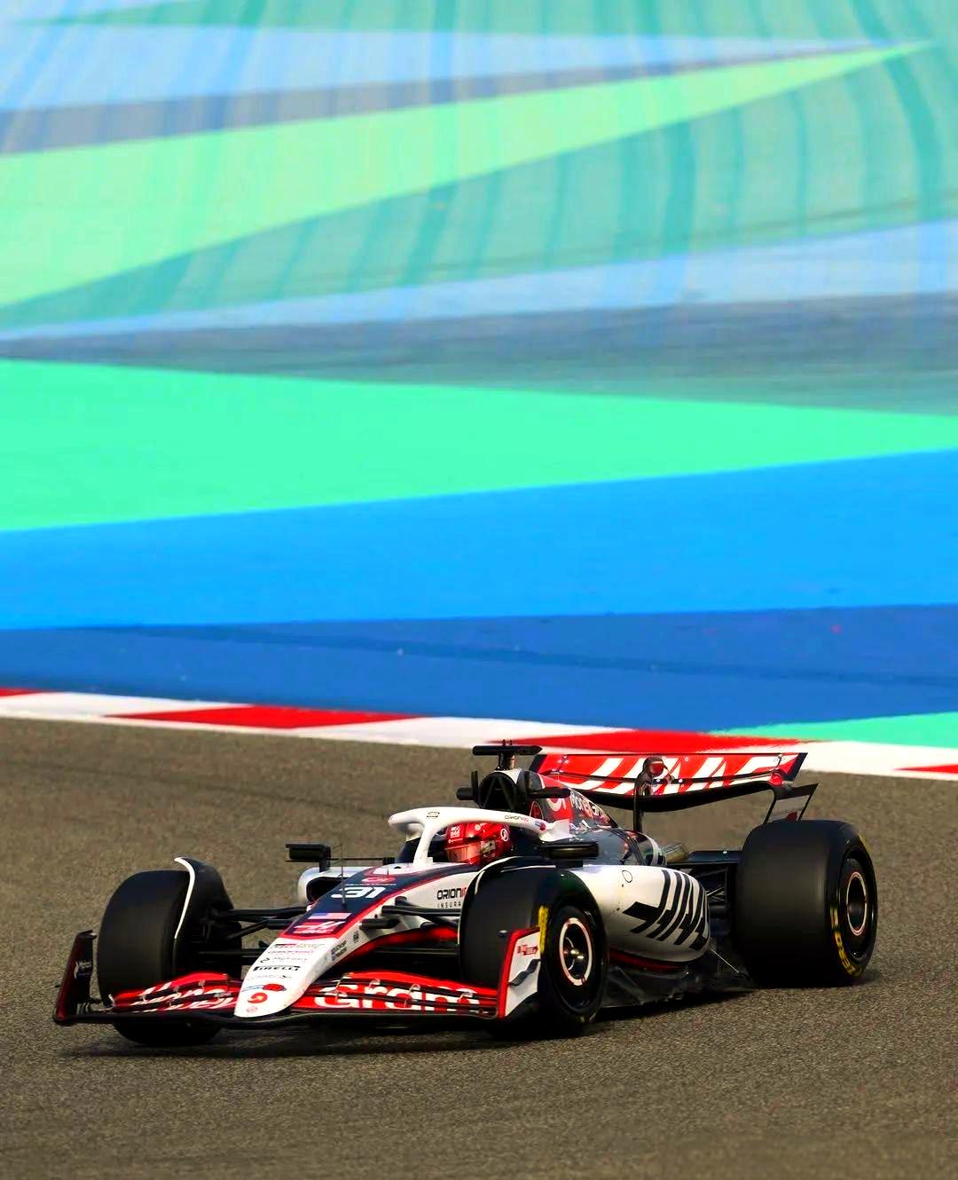 九游体育APP下载-雷诺车队鏖战哈斯车队，汉密尔顿刷新纪录的简单介绍