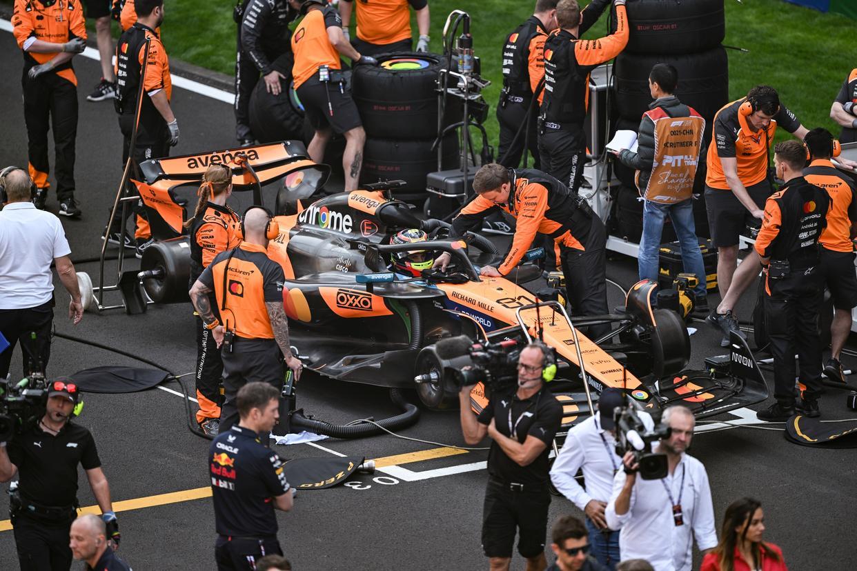 九游体育平台-红牛车队完胜红牛二队，汉密尔顿带队取胜的简单介绍