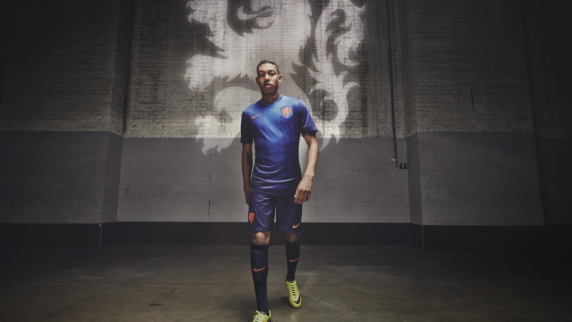 欧冠史诗夜，AC米兰抢七鏖战，强势碾过希腊铁壁